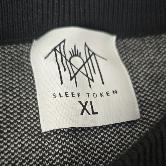 Black and White Graphic Sweater - Picture 2 of 6